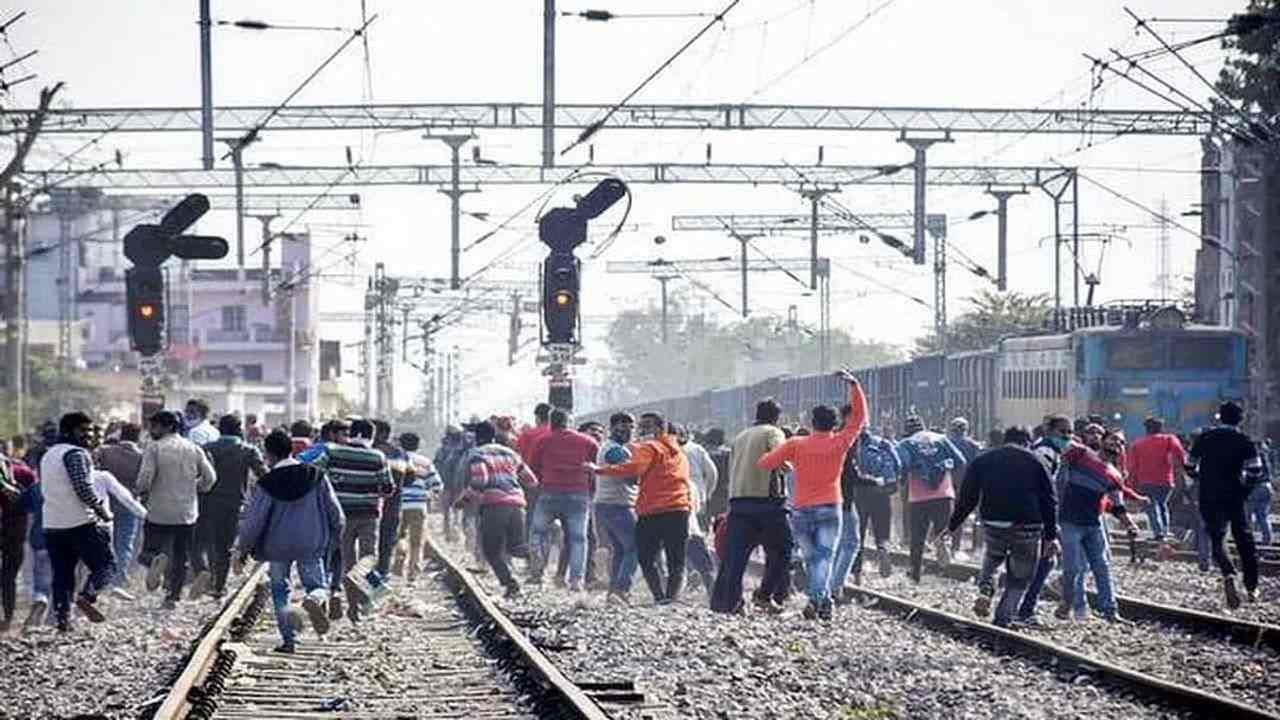 RRB NTPC Exam Protest : શુક્રવારે બિહાર બંધનુ એલાન, આંદોલનને પગલે રેલ્વેના અનેક રૂટ ડાયવર્ટ