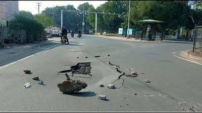 KUTCH: અહો આશ્ચર્યમ્, ભુજમાં વગર વરસાદે પડી રહ્યા છે ભૂવા, શહેરના અનેક વિસ્તારમાં સમસ્યા!