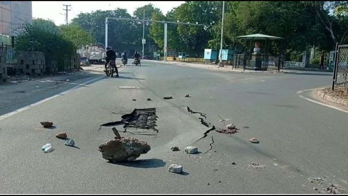 KUTCH: અહો આશ્ચર્યમ્, ભુજમાં વગર વરસાદે પડી રહ્યા છે ભૂવા, શહેરના અનેક વિસ્તારમાં સમસ્યા!