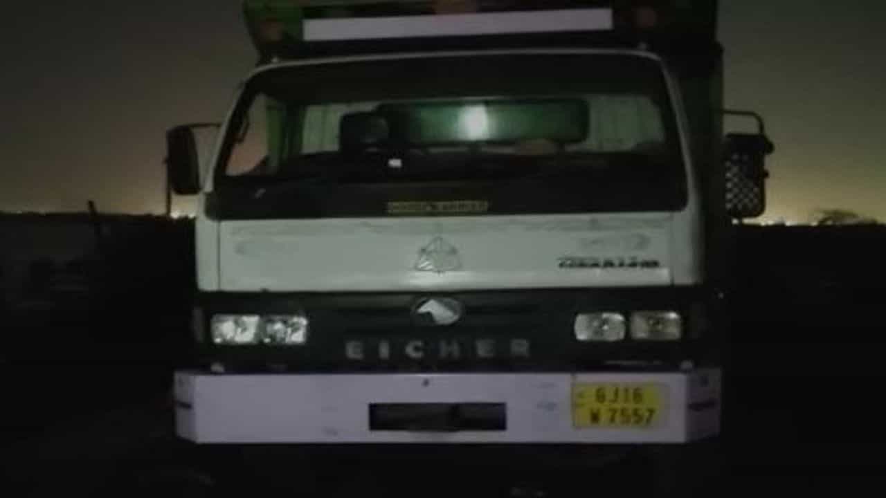 સુરત : તાપી નદીમાંથી ગેરકાયદે રેતીખનન ઝડપાયું, એક આરોપી સહિત કુલ 14 લાખનો મુદ્દામાલ ઝડપાયો