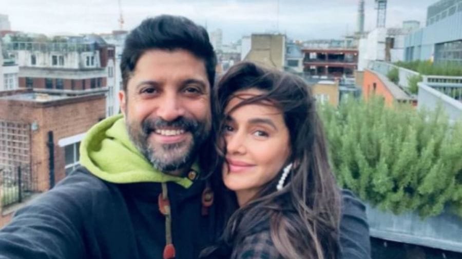 ફરહાન અખ્તરની ગર્લફ્રેન્ડ શિબાની દાંડેકરે લગ્ન પહેલા કરાવ્યું ટેટૂ, જુઓ તસ્વીર