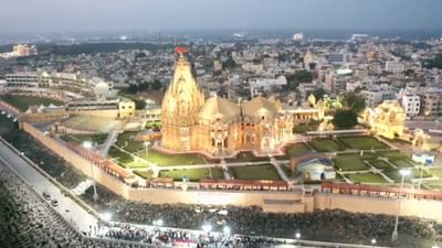 વડાપ્રધાનના કાર્યક્રમની પૂર્વસંધ્યાએ સમુદ્ર આરતી અને લોક કલાકારોનો ભવ્ય કાર્યક્રમ યોજાયો.