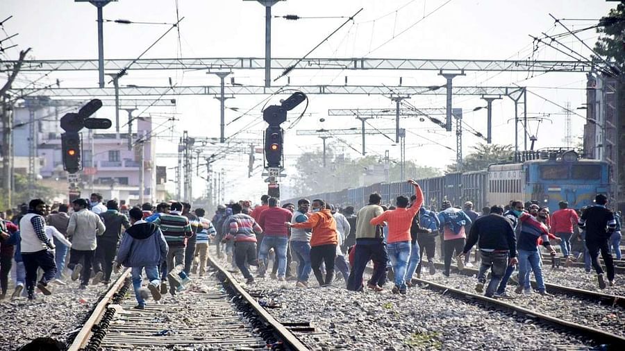 RRB-NTPC: Student riots from UP to Bihar, train fires, vandalism in many places, find out what's the whole matter