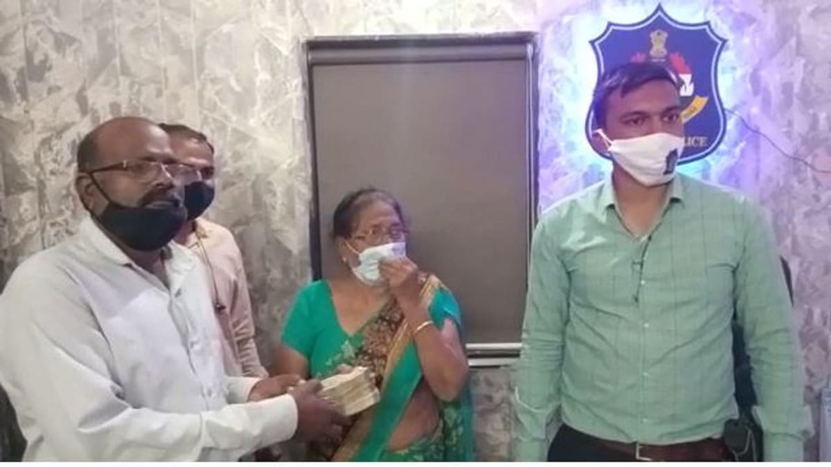 સુરત : માનવતા હજુ મરી પરવારી નથી, વૃદ્ધાની 2 લાખ ભરેલી બેગ ખોવાઇ, પછી શું થયું જાણો