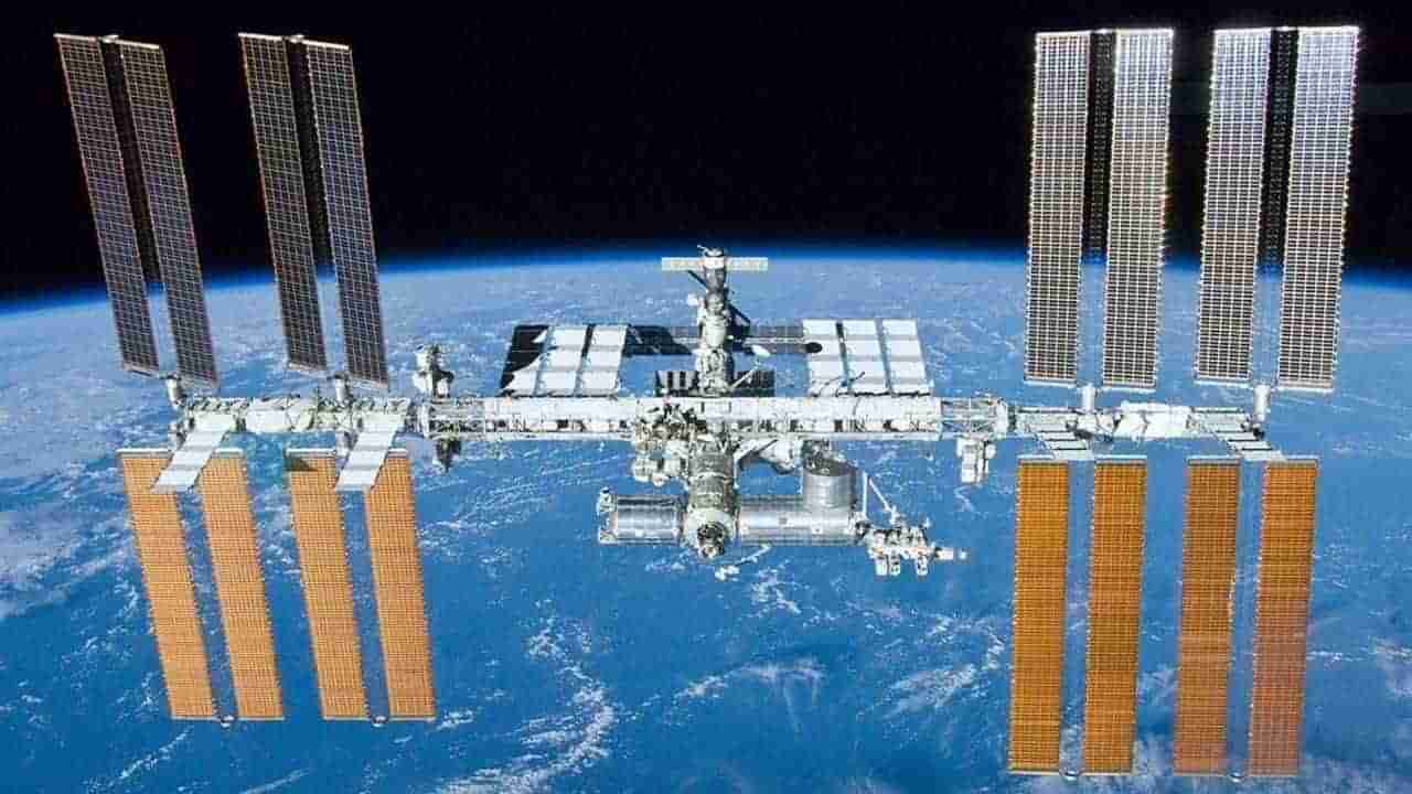 ઉત્તરાયણની સાંજે આકાશમાં પતંગની સાથે ઇન્ટરનેશનલ સ્પેસ સ્ટેશન પણ જોઈ શકાશે. જાણો કઇ જગ્યાએ કેટલા વાગ્યે જોવા મળશે.