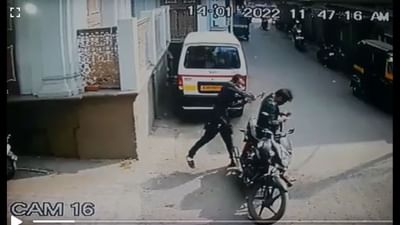 SURAT: ગુનેગારોને મોકળું મેદાનઃ પ્રેમિકાના ઈશારે બનેવી પર કુહાડી લઈને હુમલો કર્યો, સમગ્ર ઘટના સીસીટીવીમાં કેદ