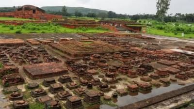 ભારતની સૌથી જૂની યુનિવર્સિટીઓની યાદીમાં વિક્રમશિલા યુનિવર્સિટીનું નામ પણ સામેલ છે. વિક્રમશિલા યુનિવર્સિટી બિહાર રાજ્યના ભાગલપુર જિલ્લામાં આવેલી છે, જે આકર્ષણનું કેન્દ્ર છે. આ યુનિવર્સિટીનું નિર્માણ પાલ વંશના રાજા ધર્મપાલે કરાવ્યું હતું. આ યુનિવર્સિટીમાં અન્ય શાળાઓની જેમ ભારત ઉપરાંત વિદેશમાંથી પણ વિદ્યાર્થીઓ અભ્યાસ માટે આવતા હતા.