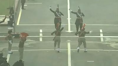 Republic Day 2022: અટારી-વાઘા બોર્ડર પર બીટિંગ રીટ્રીટ સેરેમની, જોવા મળ્યો ભારતનો જોશ અને જુસ્સો, જુઓ VIDEO