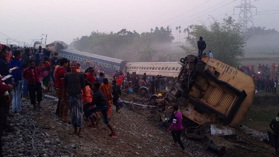 Bengal Train Accident: મૈનાગુરીમાં પટના-ગુવાહાટી-બીકાનેર એક્સપ્રેસ પાટા પરથી ઉતરી, 3ના મોત, 20 લોકો ઘાયલ, રેલ્વેએ જાહેર કર્યો હેલ્પલાઇન નંબર