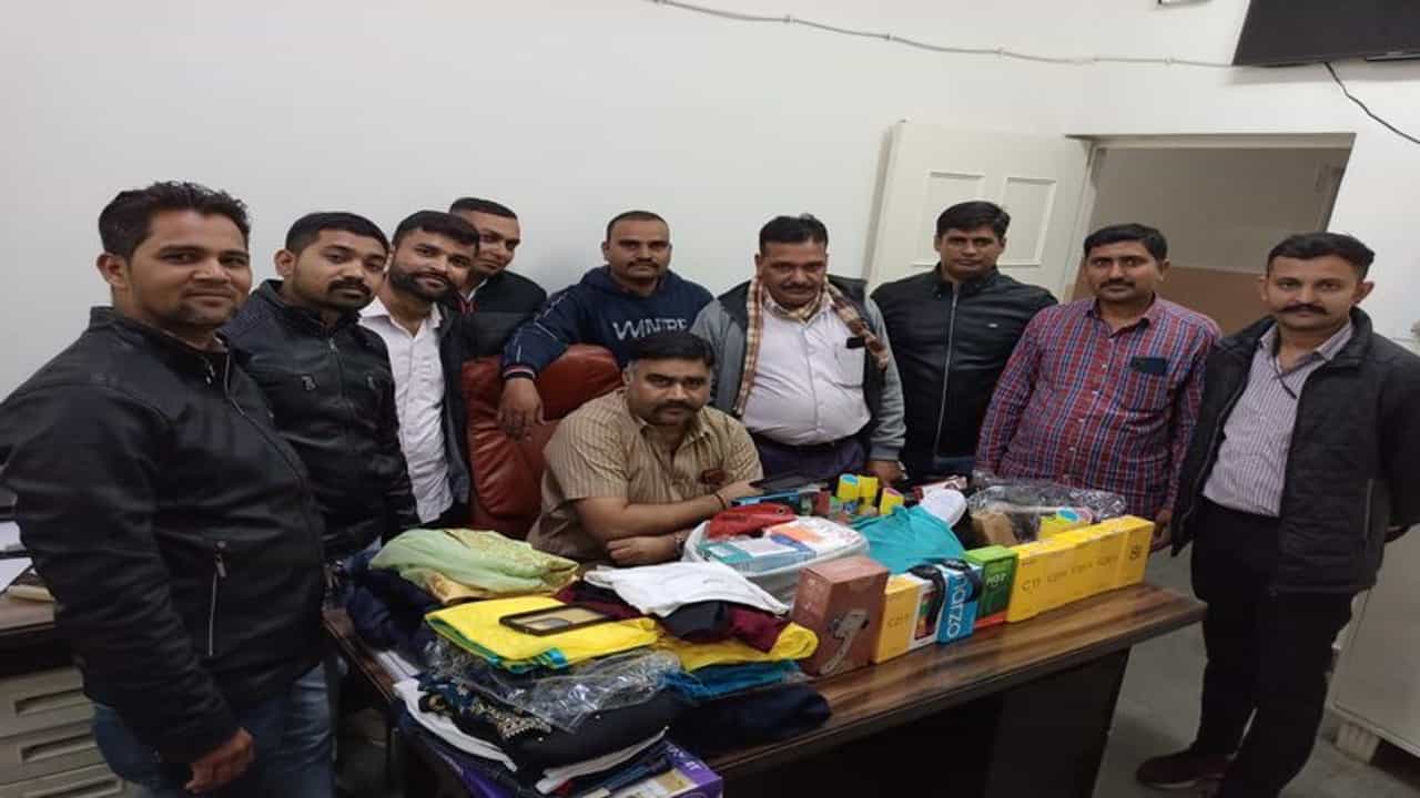 Ahmedabad: પોલીસે બારોબાર પાર્સલ વેચી દેતા ડીલીવરી બોયની કરી ધરપકડ, કેટલોક મુદામાલ પણ કર્યો કબજે