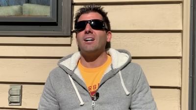 માત્ર ફિલ્મોમાં જ નહીં. વાસ્તવિક જીવનમાં પણ અંધ લોકો કાળા ચશ્મા પહેરેલા જોવા મળ્યા હશે. પરંતુ શું તમે ક્યારેય વિચાર્યું છે કે શા માટે તેમને કાળા ચશ્મા પહેરવાની સલાહ આપવામાં આવે છે અને તેમને પહેર્યા પછી તેમની આંખો પર શું અસર થાય છે. નિષ્ણાતો કહે છે કે કાળા ચશ્મા અંધ લોકોને ઘણી રીતે રાહત આપે છે. જાણો, કાળા ચશ્મા શું અને કેવી રીતે કામ કરે છે (PS: Youtube)