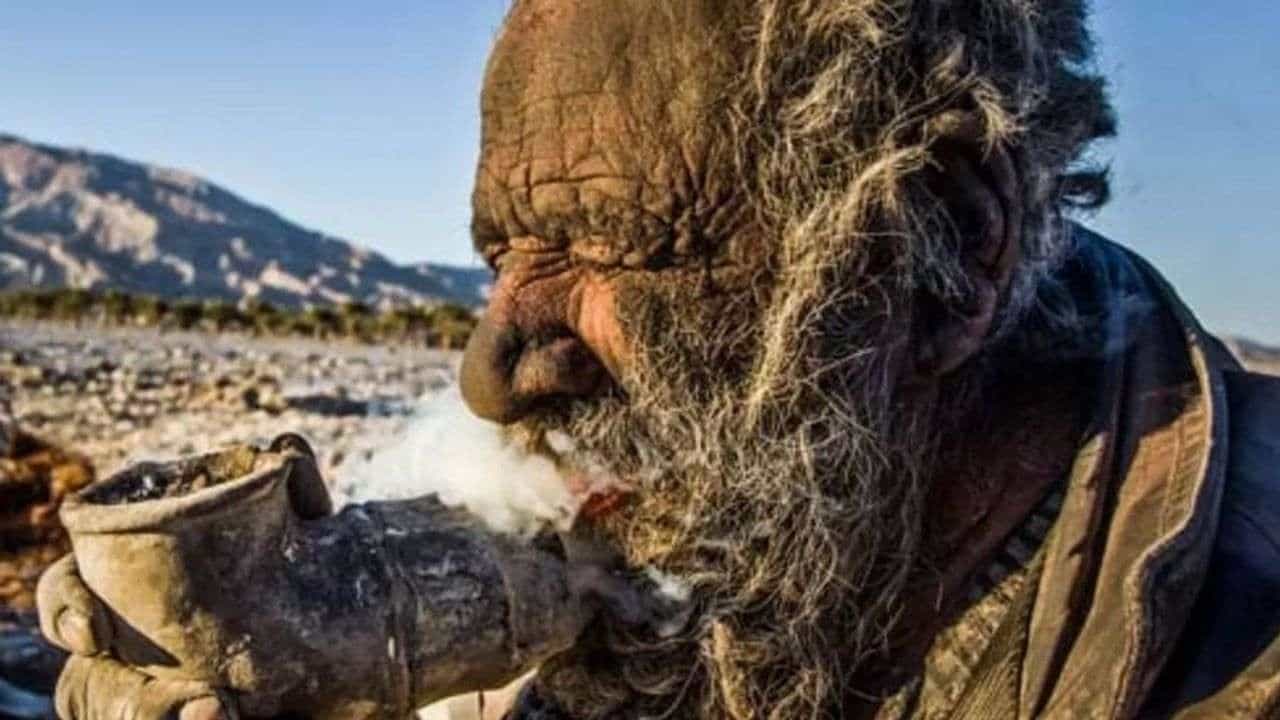 આ વ્યક્તિ 67 વર્ષથી નાહ્યો નથી! ખાય છે ગંદી વસ્તુઓ, સ્વસ્થ જોઈને વૈજ્ઞાનિકો પણ છે આશ્ચર્યચકિત