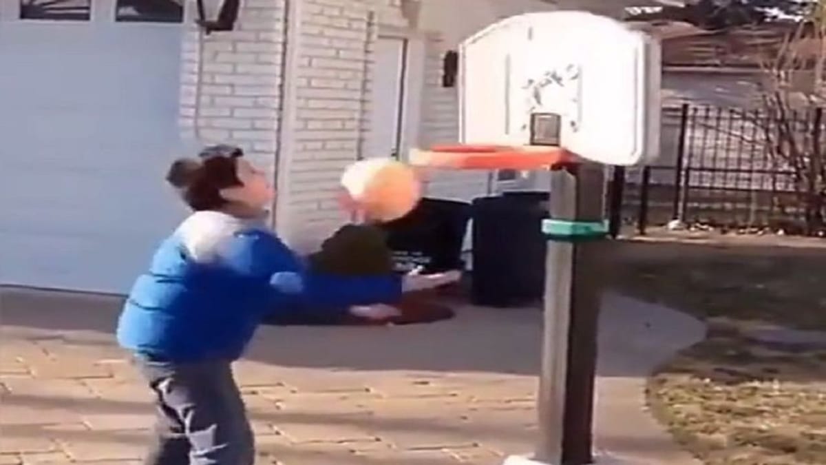 Video :  આ ટેણિયાને તરત જ મળ્યુ કર્મનુ ફળ, વીડિયો જોઈ યુઝર્સ કહ્યુ આવો ન્યાય તો ભગવાન પણ ન કરી શકે