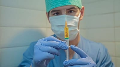 રક્ષા કવચ :  ઓમિક્રોનના જોખમને પગલે આ શહેરમાં 45,000 આરોગ્ય કર્મચારીઓ લેશે 'પ્રિકોશન ડોઝ'