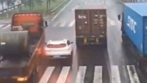 આ વ્યક્તિને ઉતાવળ ભારે પડી ! રસ્તા પર કાર ઓવરટેક કરવાના ચક્કરમાં થયુ કંઈક આવુ, જુઓ VIDEO
