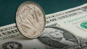 Dollar vs Rupee : રૂપિયો એક મહિનાના નીચલા સ્તરે ગગડ્યો, ફેડરલ રિઝર્વના સંકેતોની અસર