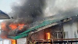 Himachal Pradesh: હિમવર્ષા વચ્ચે મનાલીમાં પાંચ માળની ઈમારતમાં લાગી ભીષણ આગ, સિલિન્ડર વિસ્ફોટથી લાખોનો સામાન બળીને ખાખ