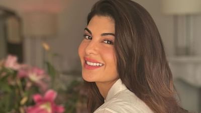 જેકલીન ફર્નાન્ડીઝ થોડા દિવસોથી કોનમેન સુકેશ ચંદ્રશેખર સાથેના તેના સંપર્કને કારણે ચર્ચામાં છે. થોડા દિવસો પહેલા જેકલીનના સુકેશ સાથેના અંગત ફોટા વાયરલ થયા હતા.