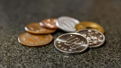 જાપાનમાં ચાલે છે એક એવો હળવો સિક્કો જે પાણી પર મુકવામાં આવે તો પણ નથી ડૂબતો, વજન એક ગ્રામ કરતા પણ ઓછું