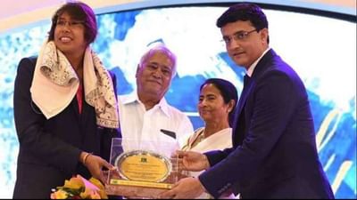 Jhulan Goswami: બાળપણમાં ટેનિસ બોલથી બોલિંગ શીખી, વિશ્વની બીજી સૌથી ઝડપી બોલર બની