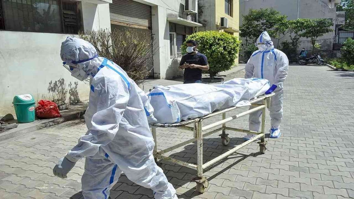 કોરોનાનાં મોતના ડરામણા આંકડા : કોરોના કેસમાં ઘટાડો, પરંતુ મોતના આંકડા બન્યા ચિંતાનુ કારણ,વાંચો સમગ્ર અહેવાલ