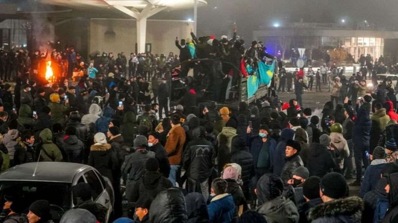 Kazakhstan Protest: 12 પોલીસકર્મીના મોત, સુરક્ષા દળોએ વિરોધીઓને જડબાતોબ જવાબ આપી ગોળીએ દીધા