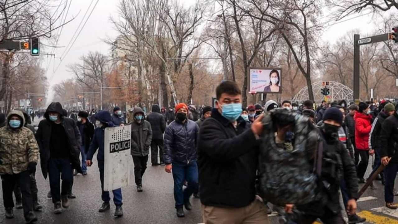 Kazakhstan Violence: હિંસક વિરોધ પ્રદર્શનમાં અત્યાર સુધીમાં 164 લોકોના મોત, 5,800 લોકોની અટકાયત