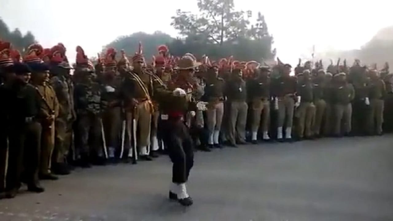Viral: ગોરખા જવાનનો ખુખરી ડાન્સ સોશિયલ મીડિયા પર વાયરલ, જુઓ આ શાનદાર વીડિયો