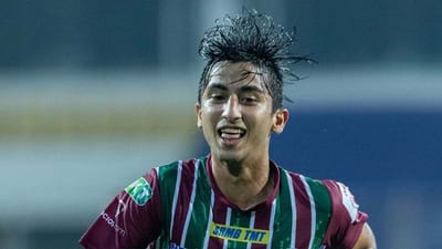 ATK મોહન બાગાને હીરો ઈન્ડિયન સુપર લીગ (ISL) 2021-22 લીગ મેચમાં તેમના કટ્ટર હરીફ SC ઈસ્ટ બંગાળને 3-1થી હરાવ્યું. આ મેચમાં મોહન બાગાનના યુવા ખેલાડી કિયાન ગિરી નાસિરીએ શાનદાર પ્રદર્શન કરતા હેટ્રિક ફટકારી હતી, જેના માટે તેને હીરો ઓફ ધ મેચનો એવોર્ડ પણ આપવામાં આવ્યો હતો. 