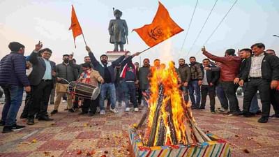 આખા દેશમાં લોહરીનો તહેવાર પૂરા ઉત્સાહ અને ઉમંગ સાથે મનાવવામાં આવી રહ્યો છે. ખુશીની ભેટ આપનારો આ તહેવાર દરેક વ્યક્તિને પસંદ છે.( Symbolic image)