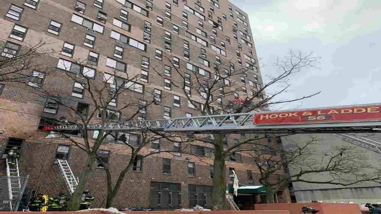 America: ન્યૂયોર્ક શહેરના બ્રોન્કસમાં એક એપાર્ટમેન્ટમાં લાગી ભીષણ આગ, 200 ફાયર ફાઈટર ઘટનાસ્થળે, 19 લોકોના મોત