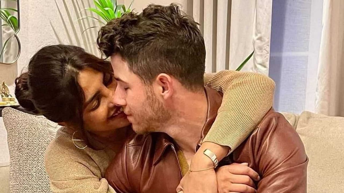 દેશી ગર્લ પ્રિયંકા ચોપરાના ઘરે ગુંજી ઉઠી કિલકારી, સેરોગેસીથી થયો બાળકનો જન્મ, સોશિયલ મીડિયામાં પોસ્ટ શેર કરી