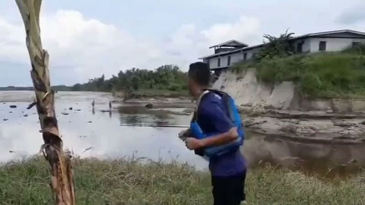 Viral: સામે પાણીએ ચાલી કર્યું બુદ્ધિપ્રદર્શન, વીડિયો જોઈ યુઝર્સ બોલ્યા આનાથી મોટા મુર્ખા ન જોવા મળે