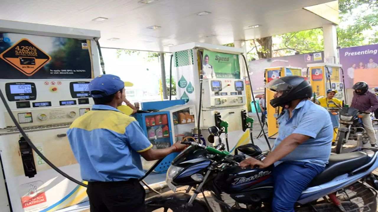 Petrol-Diesel Price Today : ક્રૂડ ઓઈલના ભાવમાં ઘટાડો થયો, જાણો તમારા શહેરમાં 1 લીટર પેટ્રોલ - ડીઝલની કિંમત શું છે?