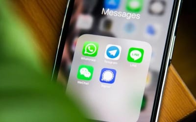 કેટલીકવાર લોકોને બે નંબરથી બે અલગ-અલગ વોટ્સએપ ચલાવવાની પણ જરૂર પડે છે, પરંતુ વોટ્સએપ તેની મંજૂરી આપતું નથી. 
આવી સ્થિતિમાં મોટાભાગના એન્ડ્રોઈડ યુઝર્સ એપ ક્લોનિંગ ફીચર અથવા થર્ડ પાર્ટી એપ્સનો ઉપયોગ કરીને 'ડ્યુઅલ વોટ્સએપ'નો આનંદ માણે છે, પરંતુ આઈફોન યુઝર્સ માટે આવી કોઈ સુવિધા ઉપલબ્ધ નથી. આ કારણે આઇફોન યુઝર્સ એક જ ફોન પર બે વોટ્સએપ ચલાવી શકતા નથી. જોકે તે શક્ય છે. જો તમે પણ આઈફોન યુઝર છો અને તમારે બે વોટ્સએપ ચલાવવાની જરૂર છે, તો તમે કેટલાક સરળ સ્ટેપ્સ ફોલો કરીને આમ કરી શકો છો.