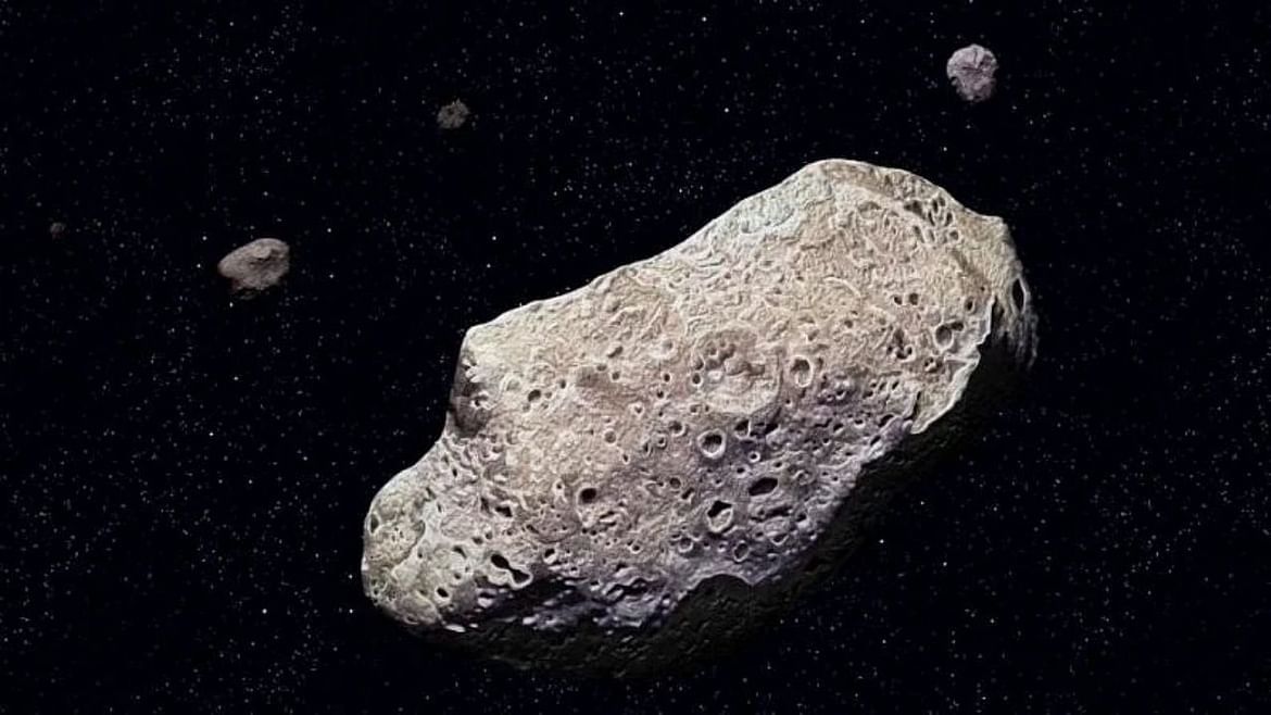 સૂર્યમંડળની મોટાભાગની ઉલ્કાઓ મંગળ (What are Asteroids) અને ગુરુની ભ્રમણકક્ષામાં એસ્ટરોઇડ બેલ્ટમાં જોવા મળે છે. આ સિવાય તેઓ અન્ય ગ્રહોની ભ્રમણકક્ષામાં પણ જોવા મળે છે. જ્યારે આપણું સૌરમંડળ 4.5 અબજ વર્ષ પહેલાં રચાયું હતું, ત્યારે ગેસ અને ધૂળના વાદળો જે ગ્રહનો આકાર લઈ શકતા ન હતા અને એમ જ રહી ગયા હતા, તે પછીથી ઉલ્કાઓ જેવા ખડકોમાં ફેરવાઈ ગયા હતા. આ જ કારણ છે કે ઉલ્કાપિંડનો આકાર ન તો ગોળ હોય છે અને ન તો એકબીજા સાથે મેળ ખાતો હોય છે.