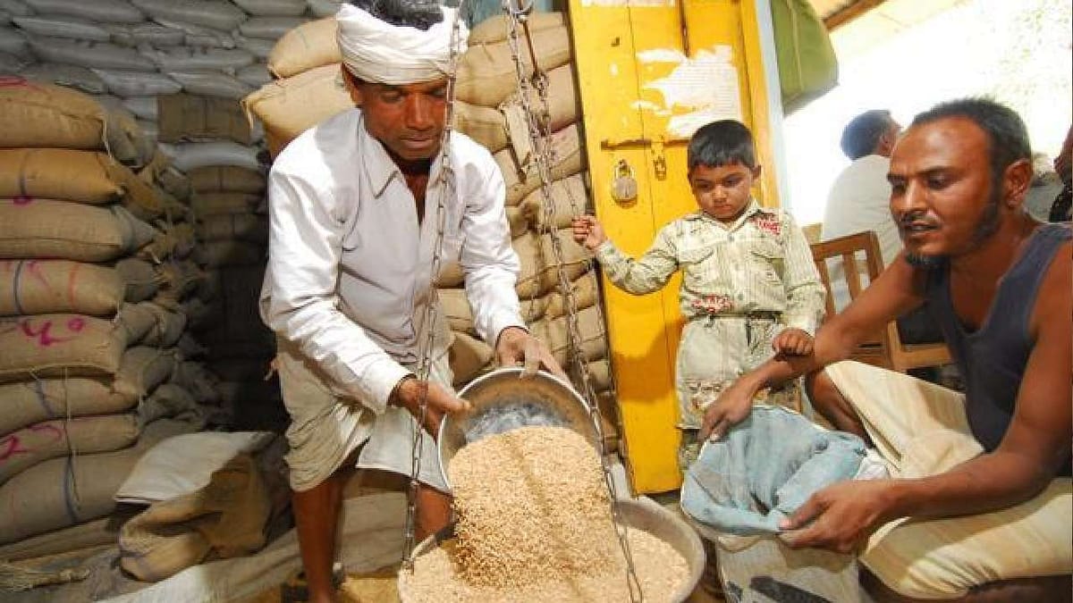 હવે Aadhaar સંબંધિત દરેક કામ થયું સરળ, રાશન કાર્ડને આધાર સાથે કરો લિંક, જાણો પુરી પ્રોસેસ