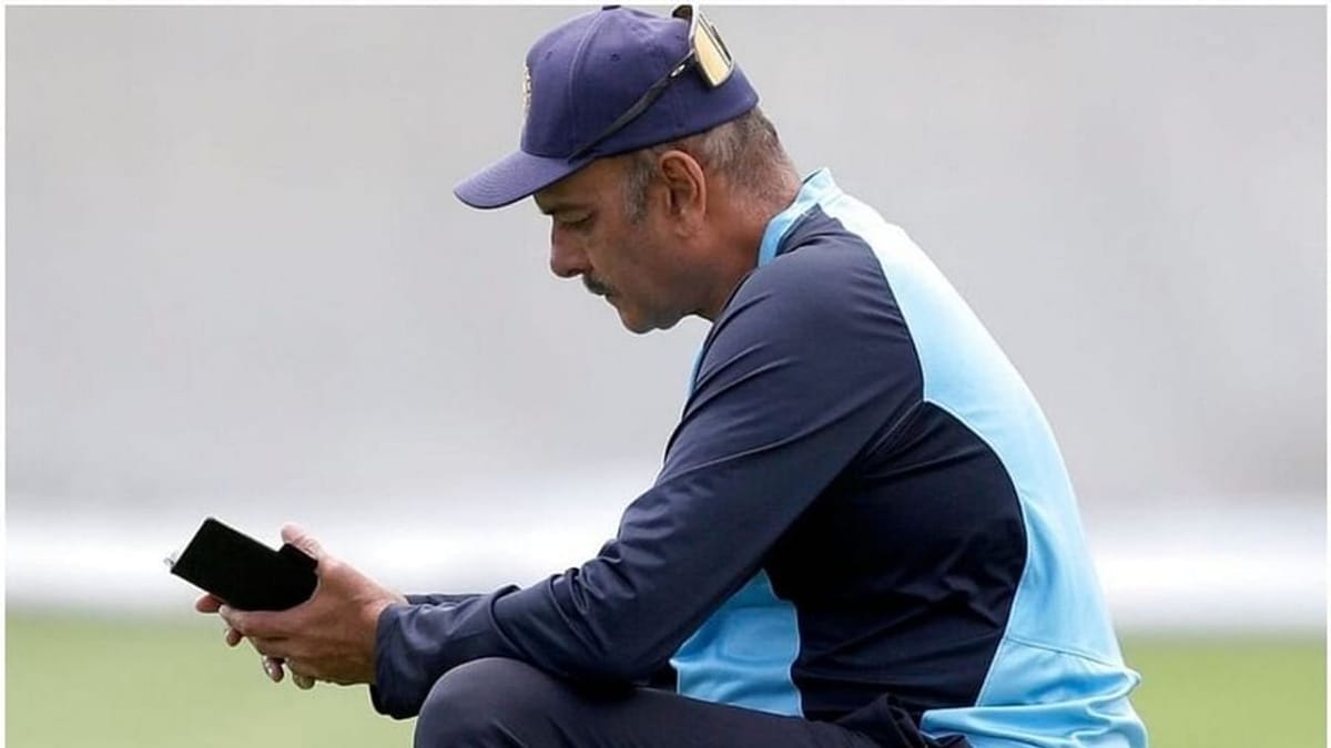 રવિ શાસ્ત્રીએ MS Dhoni નુ ખોલ્યું રહસ્ય, કહ્યું- મારી પાસે તેનો નંબર નથી, તે પાસે ફોન નથી રાખતો