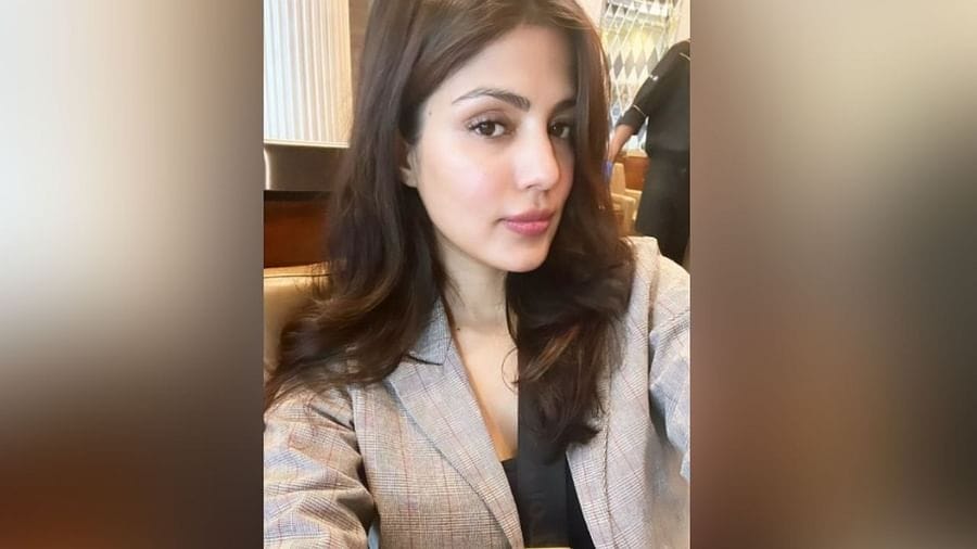 Bollywood News : રિયા ચક્રવર્તીએ છોકરીઓને આપી સલાહ, સોશિયલ મીડિયા પર પોસ્ટ શેર કરી આ કહ્યુ...