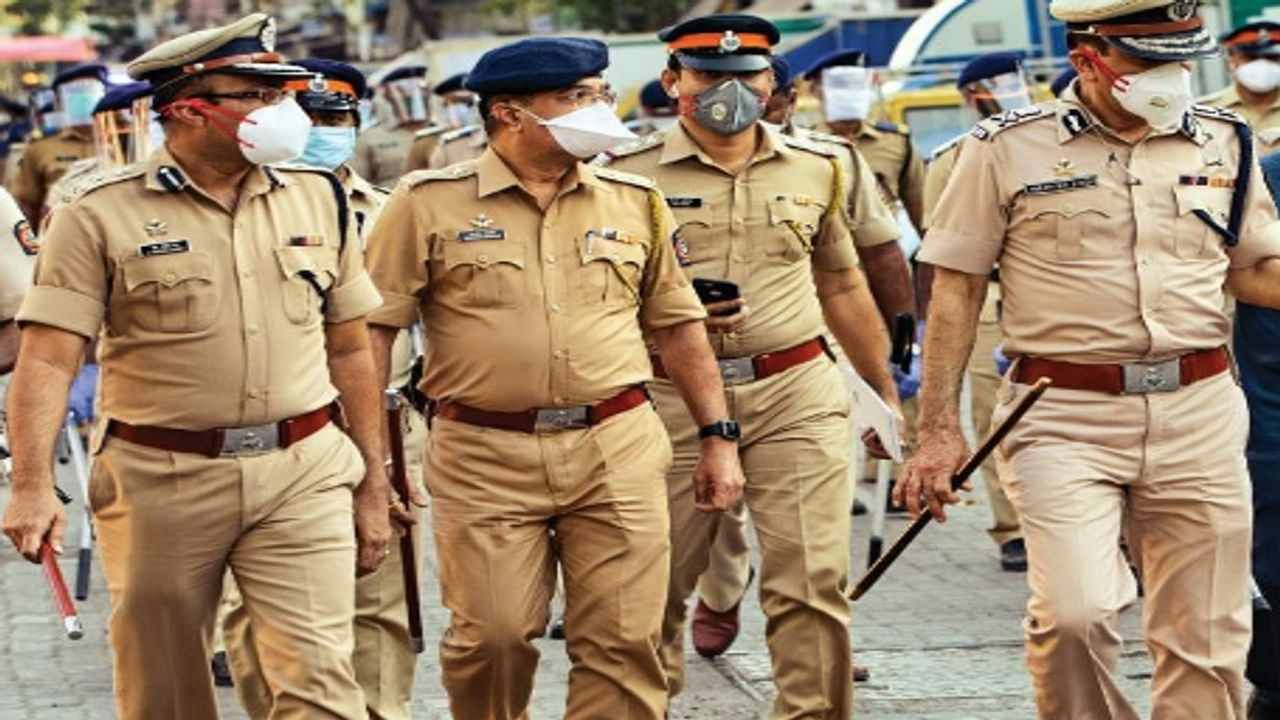 કોરોનાનો અજગરી ભરડો: મુંબઈમાં 18 IPS ઓફિસર સહિત 114 પોલીસકર્મી કોરોનાની ઝપેટમાં આવતા ખળભળાટ