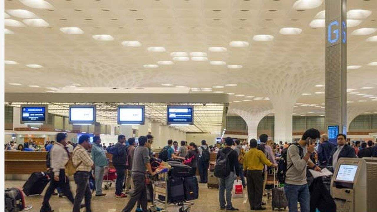 CISFનો સપાટો : મુંબઈ એરપોર્ટ પરથી CISFએ વિદેશી ચલણની વસુલાત મામલે બે લોકોની કરી ધરપકડ