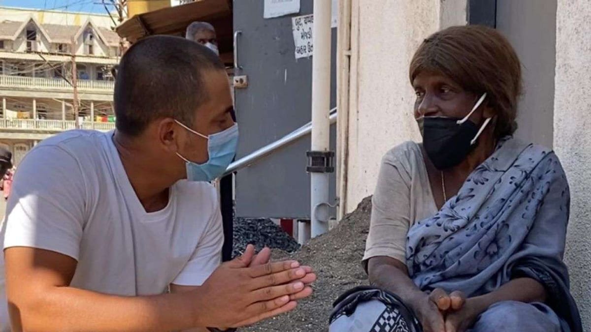 સુરતનો Sonu Sood : કોણ છે આ યુવાન જે મજૂરો માટે છે મસીહા, નિઃસ્વાર્થ ભાવે કરે છે સેવા