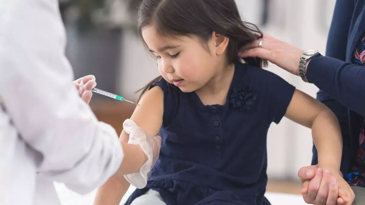 Child Vaccination: 15થી 18 વર્ષના બાળકો માટે કોરોના વેક્સિનેશન શરૂ, મહારાષ્ટ્રના 650 સેન્ટરો પર 60 લાખ બાળકોને આપવામાં આવશે વેક્સિન