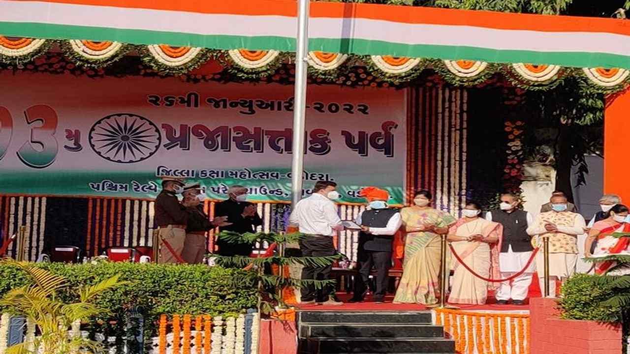 જળ જીવન મિશન હેઠળ પ્રધાનમંત્રીના ડ્રીમ પ્રોજેક્ટ નલ સે જલની કામગીરી પૂરી કરવા માટે ટીમ વાસ્મો-વડોદરા સન્માનિત