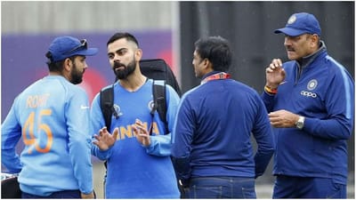 વિરાટ કોહલી (Virat Kohli) ને દક્ષિણ આફ્રિકા (South Africa) પ્રવાસ માટે રવાના થતા પહેલા જ ODIની કેપ્ટનશીપથી હટાવી દેવામાં આવ્યો હતો, જે બાદ ભારતીય ક્રિકેટમાં ભૂકંપ આવી ગયો હતો. વિરાટ કોહલીને ઓડીઆઈની કેપ્ટનશીપમાંથી અચાનક કેવી રીતે હટાવી દેવામાં આવ્યો તે બધા દંગ રહી ગયા, ટી20ની કેપ્ટનશીપ છોડતી વખતે તેણે સ્પષ્ટ કહ્યું કે તે વનડે અને ટેસ્ટની કેપ્ટનશીપ ચાલુ રાખવા માંગે છે. પ્રેસ કોન્ફરન્સમાં વિરાટે બીસીસીઆઈ પ્રમુખ સૌરવ ગાંગુલીના તે નિવેદનને નકારી કાઢ્યું હતું જેમાં તેણે કહ્યું હતું કે તેણે કોહલીને T20 કેપ્ટનશિપ ન છોડવાની સલાહ આપી હતી.