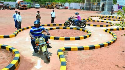 અમદાવાદ : આરટીઓમાં હજુય એજન્ટ રાજ, એજન્ટો અધિકારીઓનાં ગરમ કરી રહ્યાં છે ખિસ્સા