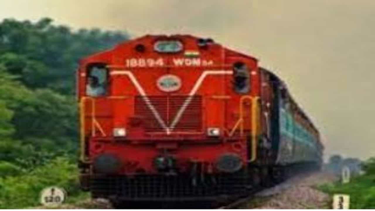 ભાવનગરથી સાબરમતી વાયા બોટાદ ઇન્ટરસીટી ટ્રેનની લોકો જોઈ રહ્યા છે રાહ