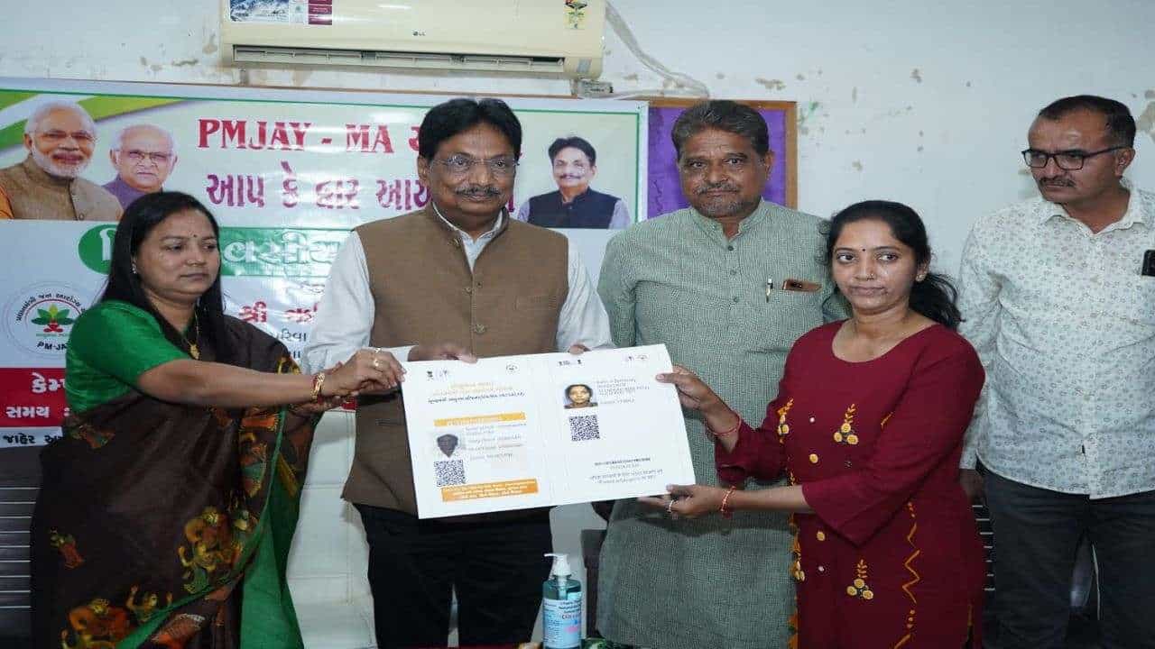 Mehsana : સો ટકા લાભાર્થીઓને આયુષ્માન કાર્ડથી લાભાન્વિત કરવાનો નિર્ધાર છે : ઋષિકેશ પટેલ