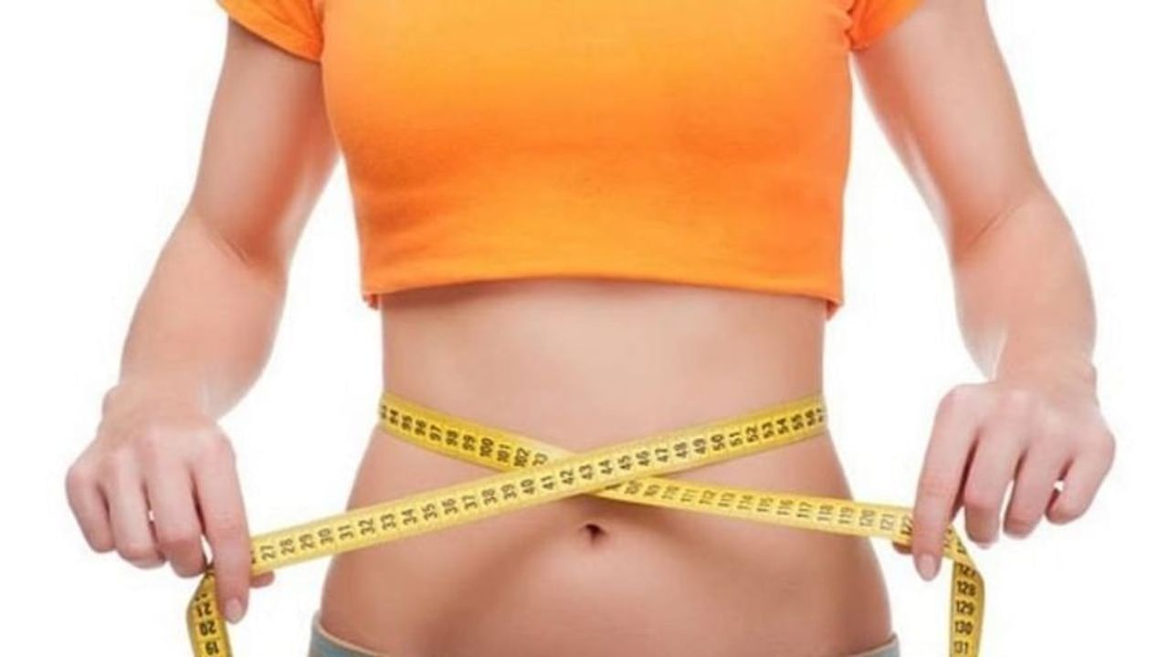 વજન વધી શકેઃ કહેવાય છે કે એક ચમચી મધમાં એક કેલરી છે અને જો તેનું વધુ સેવન કરવામાં આવે તો તે વજન ઘટાડવાને બદલે વધી શકે છે. ભલે તેમાં ખાંડ કરતાં ઓછી મીઠાશ હોય, પરંતુ તેમ છતાં તે વજન વધારી શકે છે.