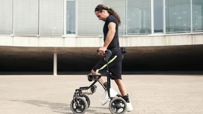 હવે લકવાગ્રસ્ત લોકો પણ ચાલી, દોડી અને સાયકલ ચલાવી શકશે. વૈજ્ઞાનિકોએ ત્રણ લકવાગ્રસ્ત દર્દીઓ પર એક પ્રયોગ કર્યો છે. પ્રયોગ સફળ રહ્યો છે. ત્રણેય દર્દીઓ હવે ચાલી શકે છે. આ પ્રયોગ ઈલેક્ટ્રોડ ઈમ્પ્લાન્ટની મદદથી કરવામાં આવ્યો છે. જેના કારણે ત્રણેય દર્દીઓ ચાલવાલાયક બની ગયા છે. જાણો, કેવી રીતે કરવામાં આવ્યો આ પ્રયોગ...